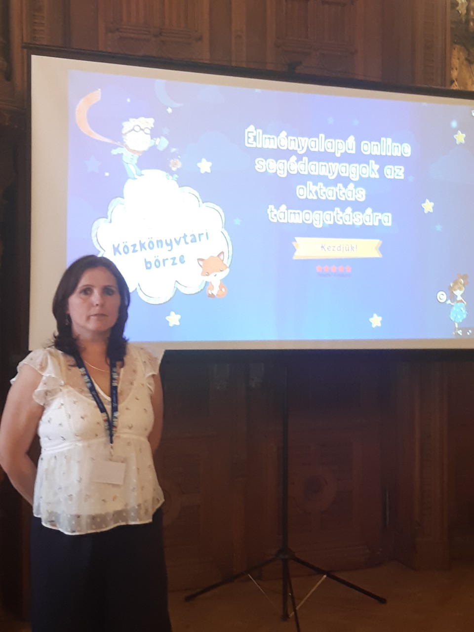 Riczu Anikó bemutatja a könyvtár innovációját