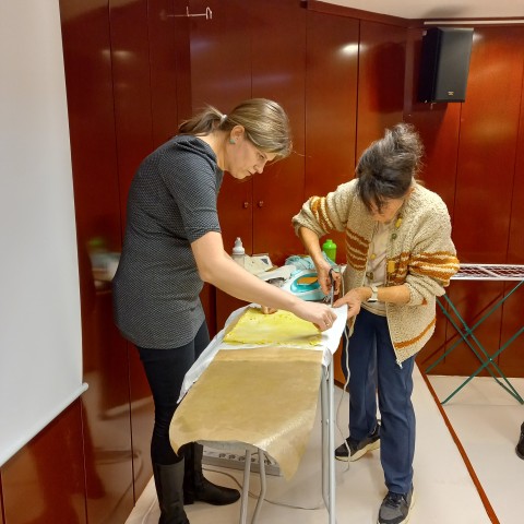 Méhviaszos kendőket is készítettünk.