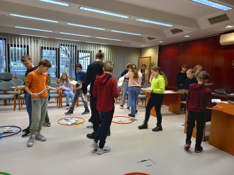 Az iskolai foglalkozás során a szelektív hulladékgyűjtésre helyeztük a hangsúlyt.