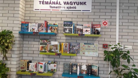 A kihelyezett könyvek a Témánál vagyunk polcon