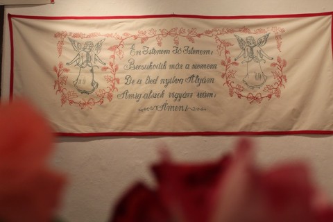 Ha a falak beszélni tudnának… című kiállítás megnyitója