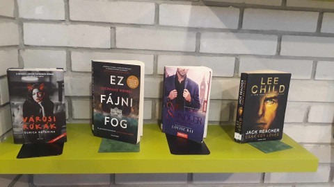 A kihelyezett könyvek a Témánál vagyunk polcon