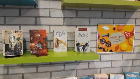 A kihelyezett könyvek a Témánál vagyunk polcon