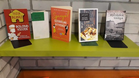 A kihelyezett könyvek a Témánál vagyunk polcon