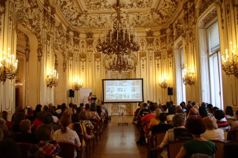 Résztvevők a rendezvényen a Fővárosi Szabó Ervin Könyvtár nagy báltermében