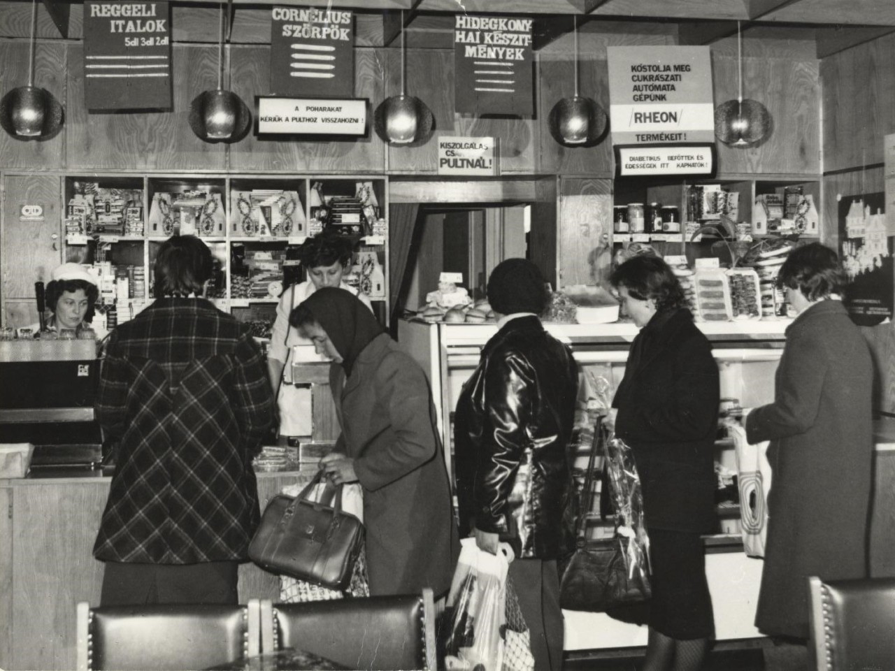 A Mogyoró cukrászda