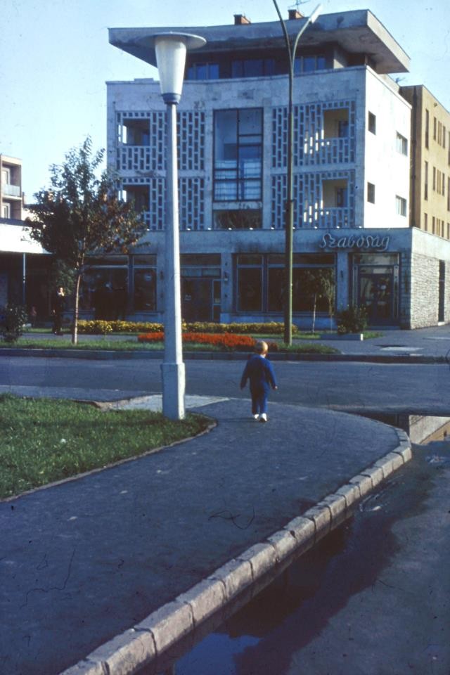 A szabóság és a lakások ma már a Könyvtár