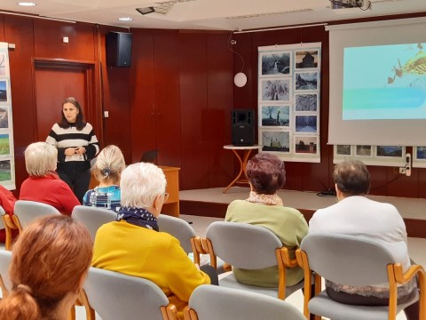 Menstük meg a menthetőt! című előadás