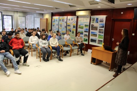 Ismeretterjesztő előadás középiskolai diákoknak