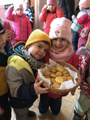 Ovisok a frissen sült görhével.