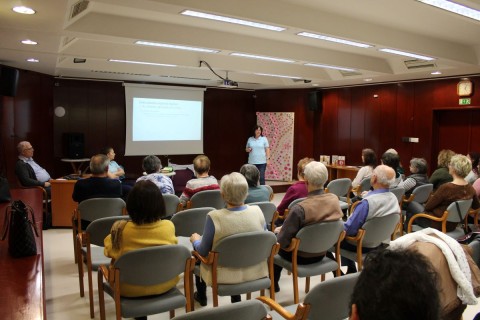 dr. Móréné Naszrai Ilona előadása a gerincbetegségek megelőzéséről és a problémák kezeléséről.