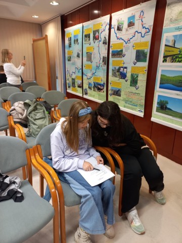 A kiállításhoz kapcsolódó iskolai foglalkozás.