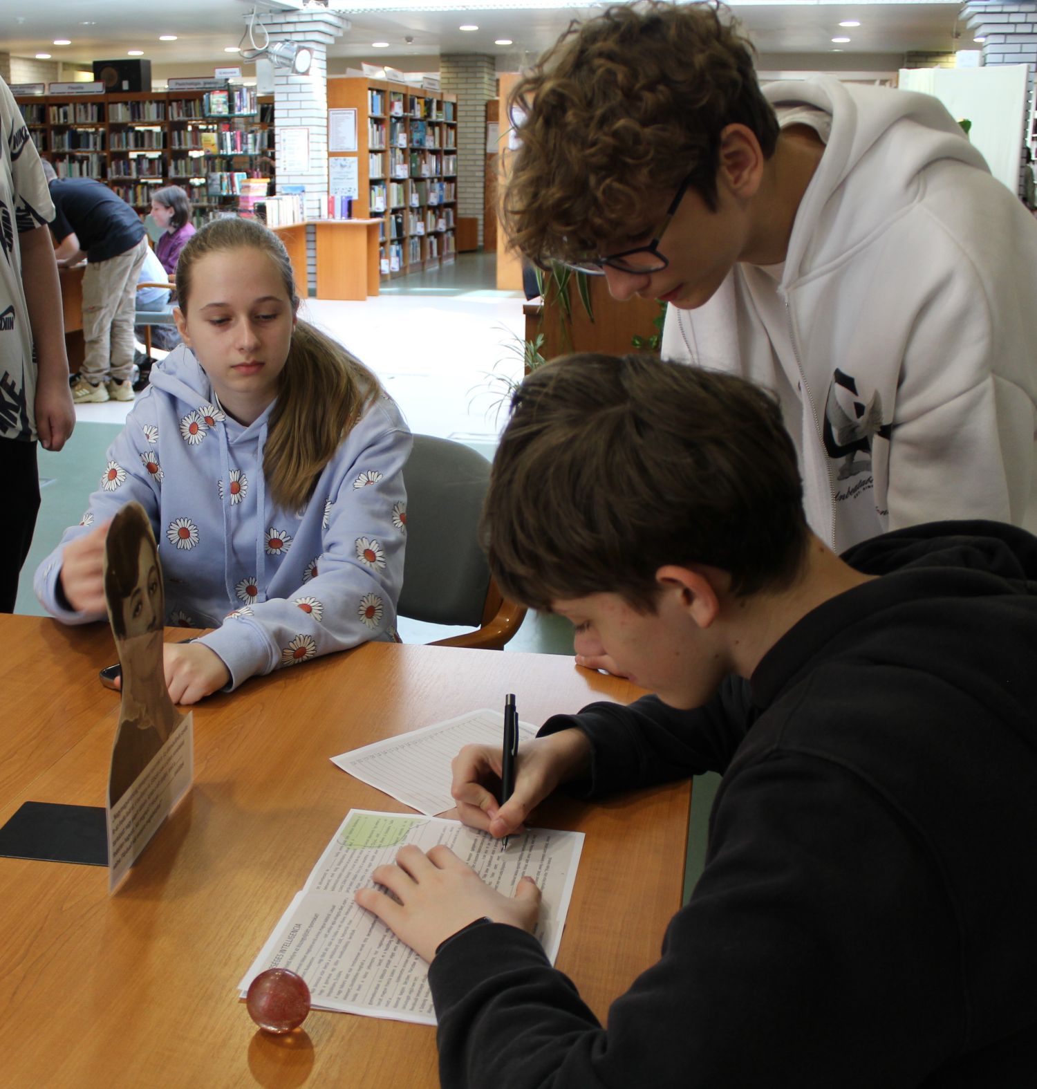 A játék része a feladatlap kitöltése.