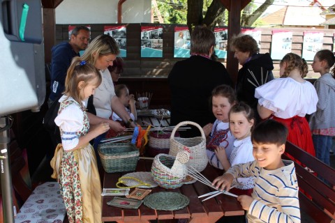 Papírfonás közben