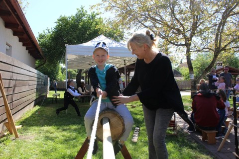 Hordólovaglós játék