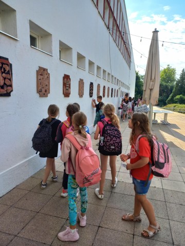 Nyomkeresés közben.