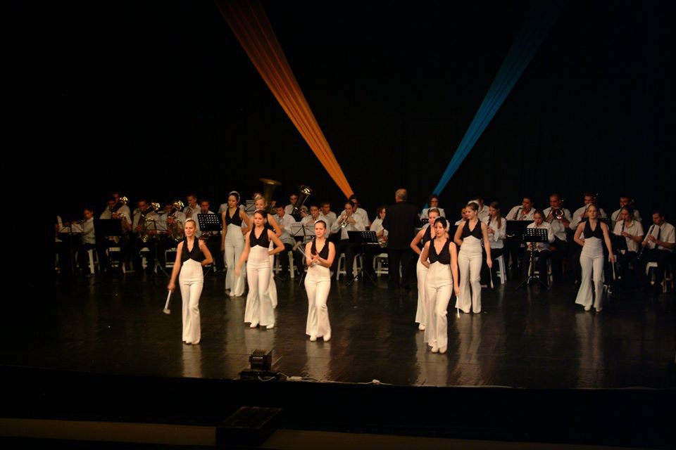 Tiszaújvárosi Derkovits Majorette Csoport képes összeállítás