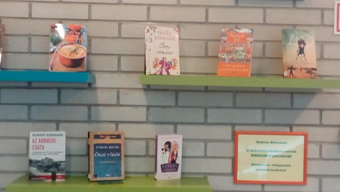 A kihelyezett könyvek a Témánál vagyunk polcon