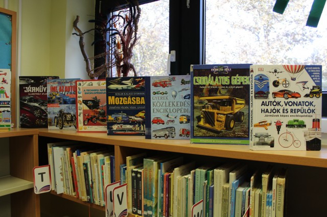 Kihelyezett könyvek a gyermekkönyvtárban