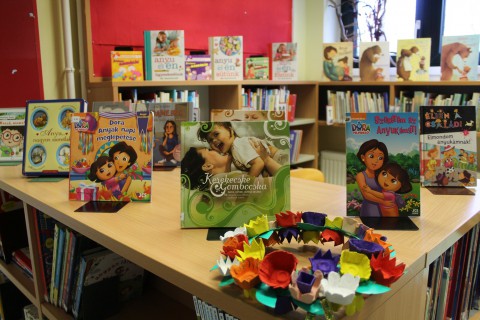 Kihelyezett könyvajánló a gyermekkönyvtárban