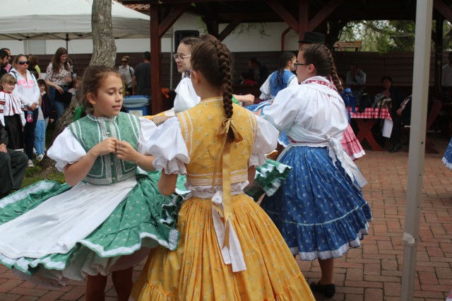 A Kisbocskor néptáncegyüttes fellépése