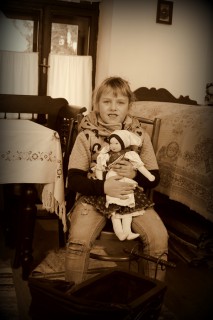 Fotózkodás a tisztaszobában korabeli kellékekkel.