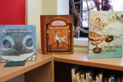 Kihelyezett könyvajánló a gyermekkönyvtárban