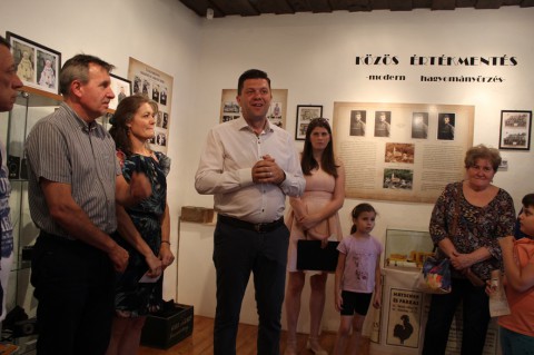 Közös értékmentés – modern hagyományőrzés időszaki kiállítás