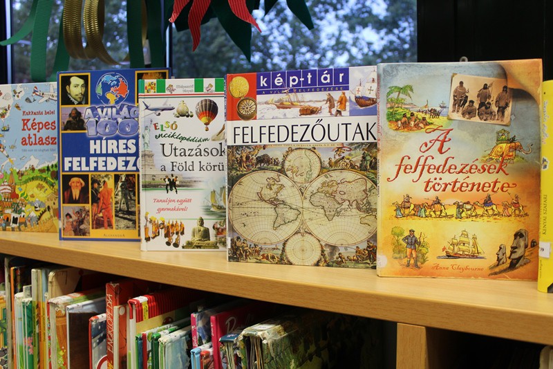 Kihelyezett könyvajánló a gyermekkönyvtárban