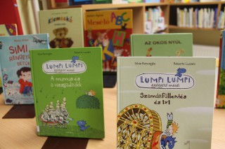Kihelyezett könyvajánló a gyermekkönyvtárban