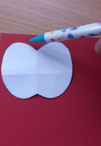 Az ablakdísz elkészítésének fázisai