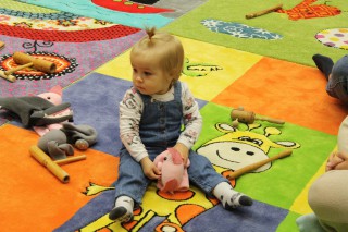 BABUSGATÓ. Baba zenebona