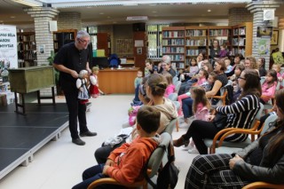 CSALÁDI MESEDÉLELŐTT. terülj, terülj asztalka - interaktív bábjáték gyerekeknek