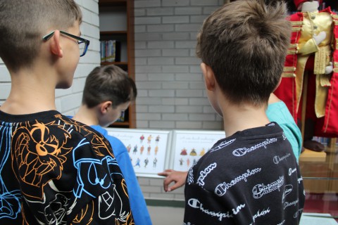 Viselettörténeti foglalkozás a könyvtárban