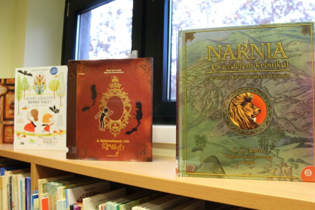 Kihelyezett könyvajánló a gyermekkönyvtárban