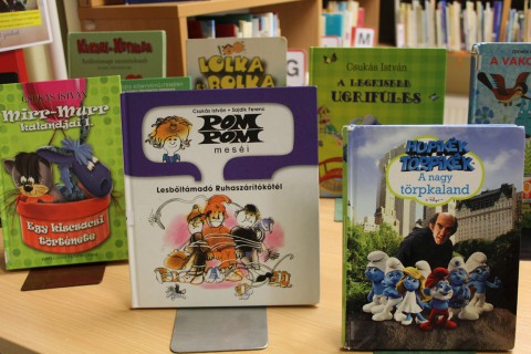 Kihelyezett könyvajánló a gyermekkönyvtárban