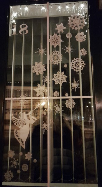 Köszönjük a Tiszaújvárosi Nyugdíjasok Egyesületének Ügyes Kezek Kézműves csoportjának a díszítést.