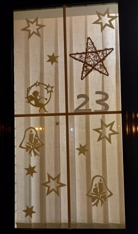 Nézzétek meg Jucus És Béci díszítését is.