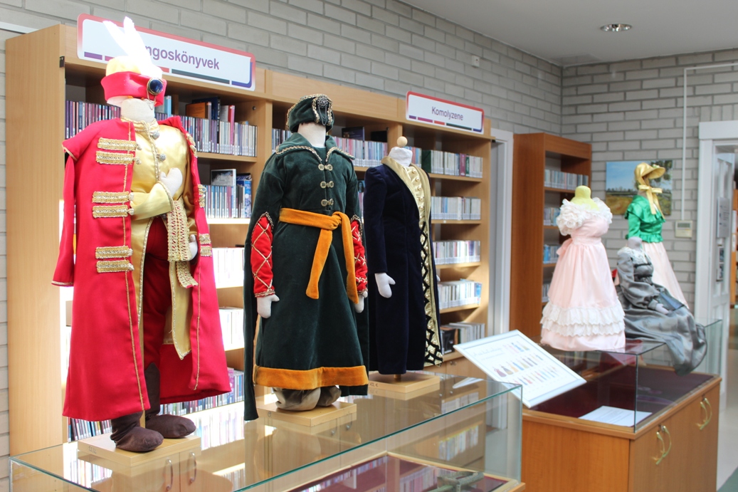 Ruha-tár - Interaktív kiállítás a könyvtárban