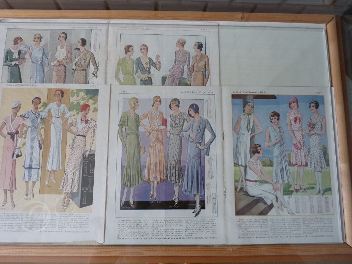 A kiállítás képei a könyvtárban