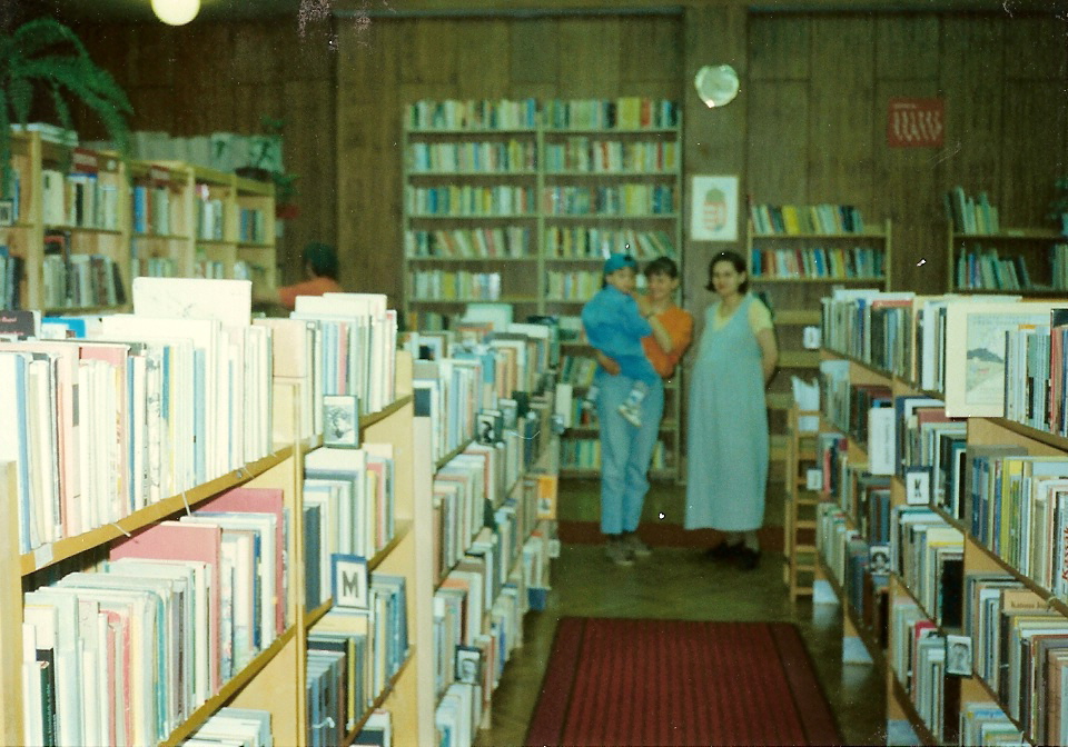 A Városi Könyvtár ideiglenes épületében a Munkácsy út 20. szám alatt (1997)