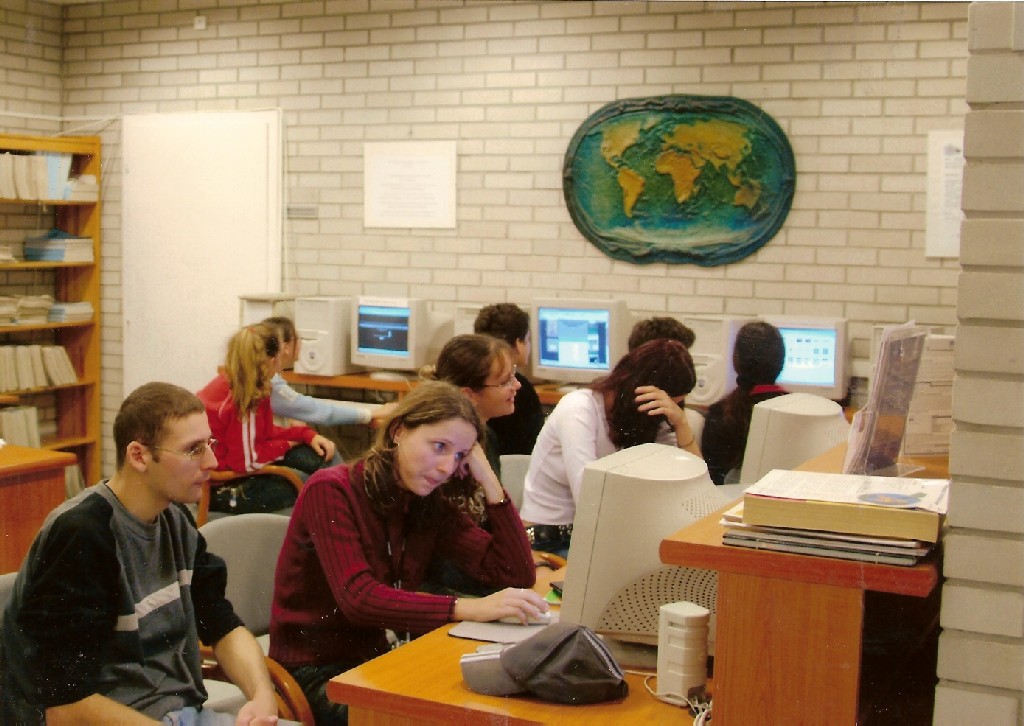 Internetlehetőség a könyvtárban