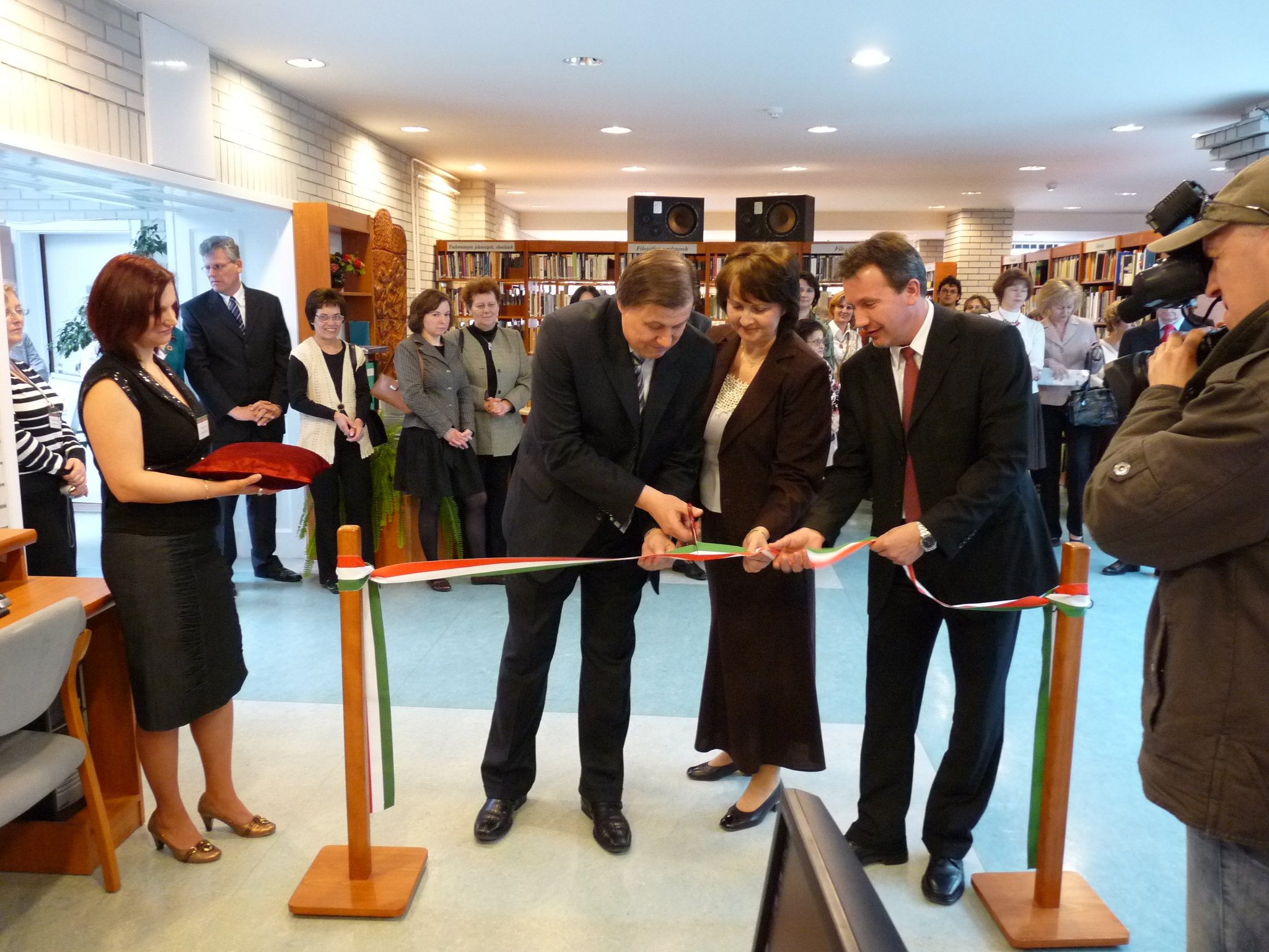 A TIOP pályázat keretében kialakított eOlvasóterem avatása (2010)